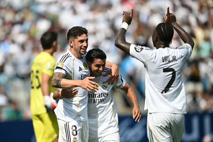 Real Madrid giành chiến thắng đầu tiên tại FIFA Club World Cup 2025 dù chơi thiếu người - Ảnh 1.
