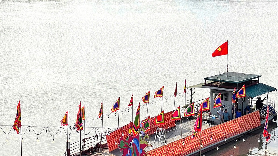 Lễ Cầu ngư thả hoa đăng - kết nối truyền thống và hiện đại