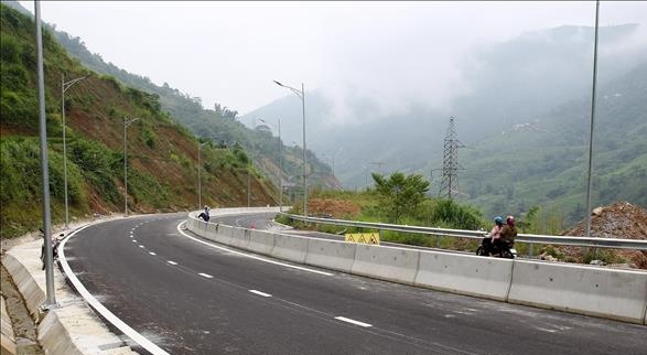 Xử lý quyết liệt 4 nhóm hành vi vi phạm trên các tuyến đường bộ cao tốc - Ảnh 1.