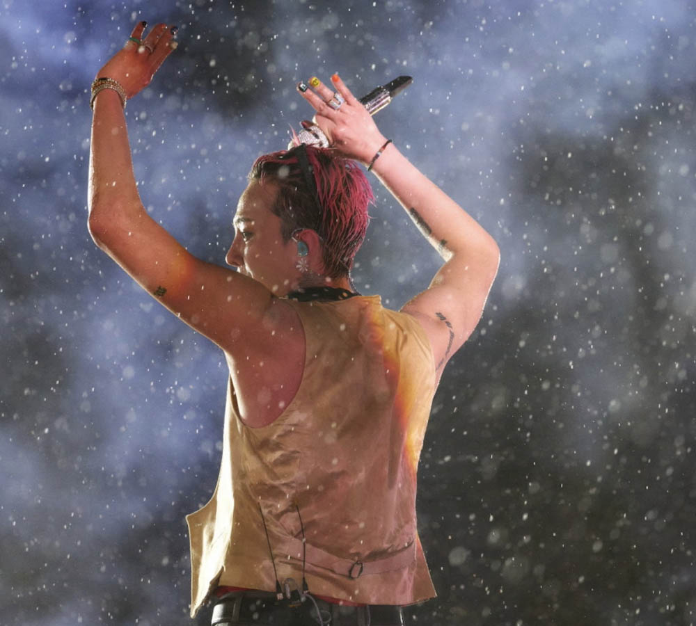 G-Dragon khuynh đảo Việt Nam trong lễ hội âm nhạc hoành tráng - Ảnh 2. G-Dragon khuynh đảo Việt Nam trong lễ hội âm nhạc hoành tráng - Ảnh 2.