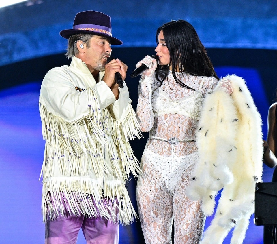Dua Lipa và đêm diễn &quot;chờ đợi cả cuộc đời&quot; - Ảnh 5.
