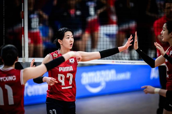 Thất bại liên tiếp, ĐT Hàn Quốc nguy cơ xuống chơi ở giải đấu mà ĐT bóng chuyền nữ Việt Nam là đương kim vô địch - Ảnh 1.