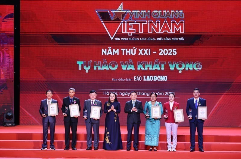 Chương trình “Vinh quang Việt Nam” năm 2025: Tôn vinh những tập thể, cá nhân cống hiến vì Tổ quốc - Ảnh 5.