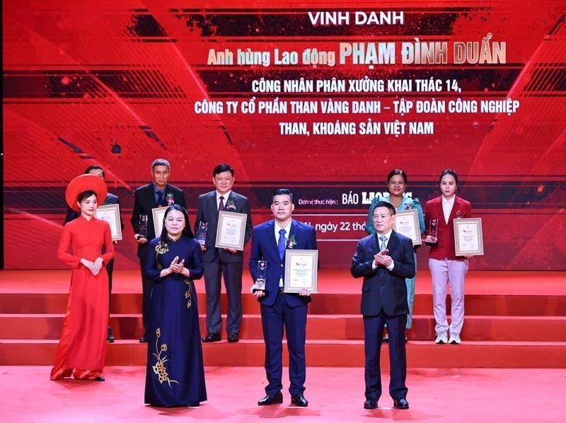 Chương trình “Vinh quang Việt Nam” năm 2025: Tôn vinh những tập thể, cá nhân cống hiến vì Tổ quốc - Ảnh 4.