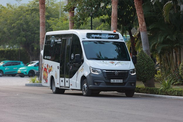 Thêm nhà sản xuất Việt Nam đẩy mạnh dòng minibus đô thị - Ảnh 1.