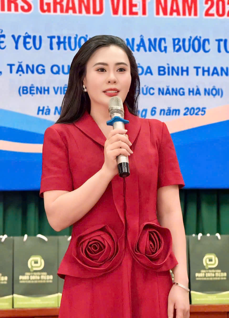 Hoa hậu Phan Kim Oanh cùng dàn người đẹp lan tỏa yêu thương trong hành trình thiện nguyện - Ảnh 1.