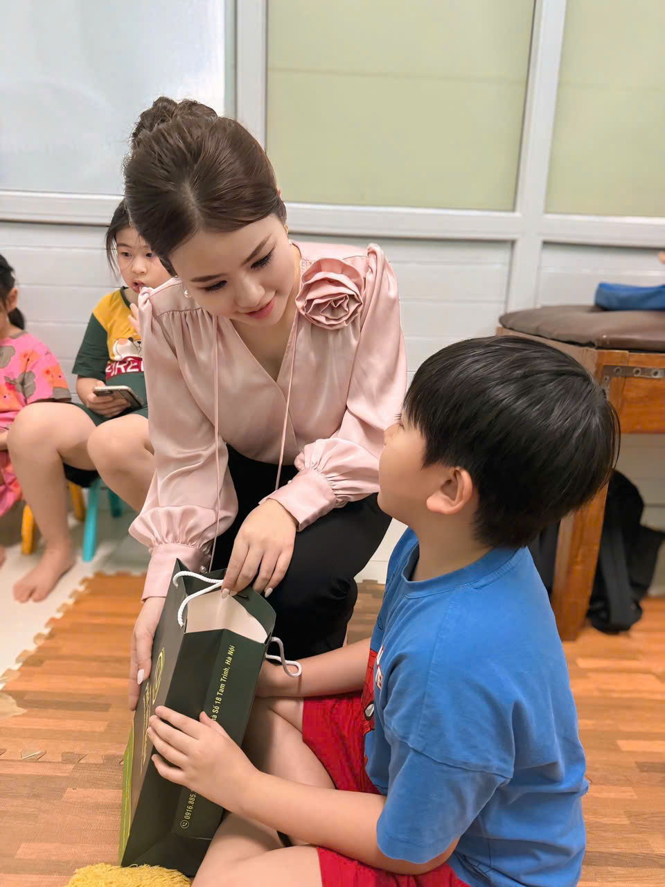 Hoa hậu Phan Kim Oanh cùng dàn người đẹp lan tỏa yêu thương trong hành trình thiện nguyện - Ảnh 6.