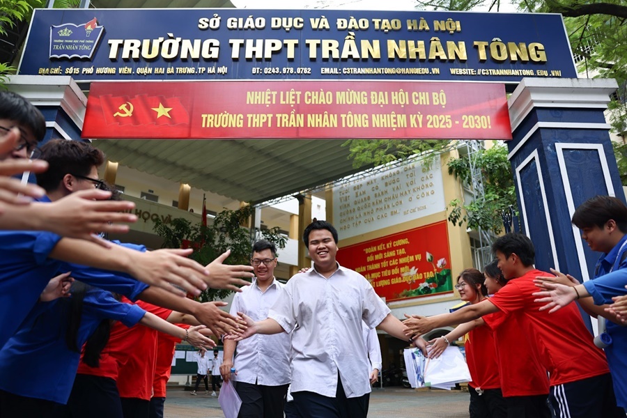 'Vùng trời quê hương nào cũng là bầu trời Tổ quốc' - Ảnh 2.