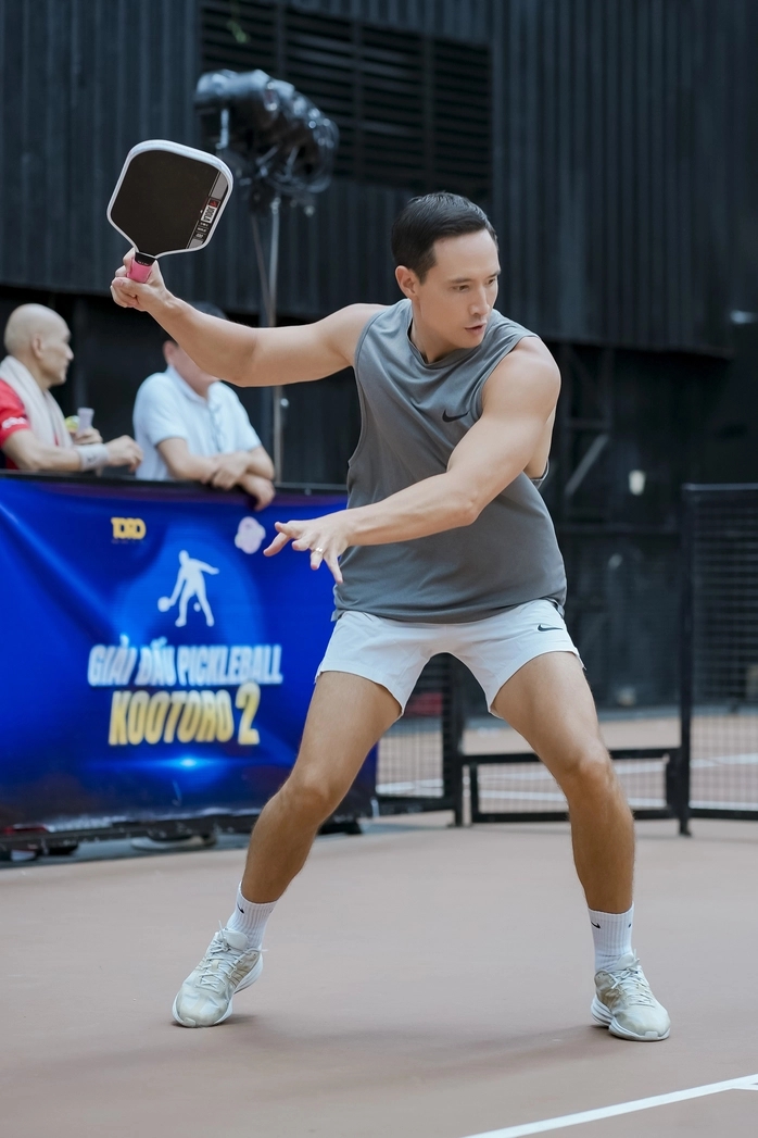 Hồ Ngọc Hà đến ủng hộ Kim Lý đánh giải Pickleball của Trà Ngọc Hằng - Ảnh 3.