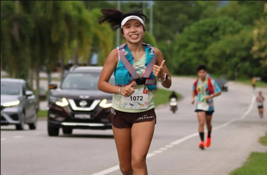 Chân chạy Wong Mei Yan đã tạo nên bất ngờ lớn tại giải Langkawi International Ultra Run 2025 khi không chỉ vô địch nhóm nữ mà còn đánh bại mọi VĐV nam ở nội dung 100 km đường bộ