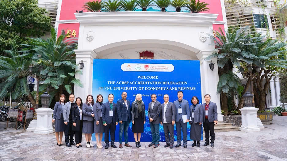 Trường Đại học Kinh tế - ĐHQGHN vừa được Tổ chức Kiểm định ACBSP - Hoa Kỳ trao Chứng nhận kiểm định cho các Chương trình Đào tạo trình độ Cử nhân - Ảnh 5.