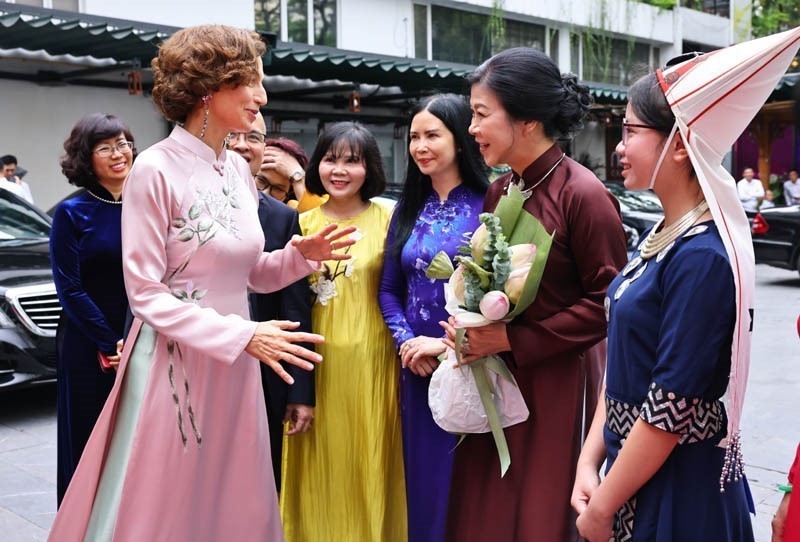 Phu nhân Tổng Bí thư Tô Lâm và Tổng Giám đốc UNESCO Audrey Azoulay dự Triển lãm &quot;Chúng tôi CÓ THỂ&quot; - Ảnh 1.