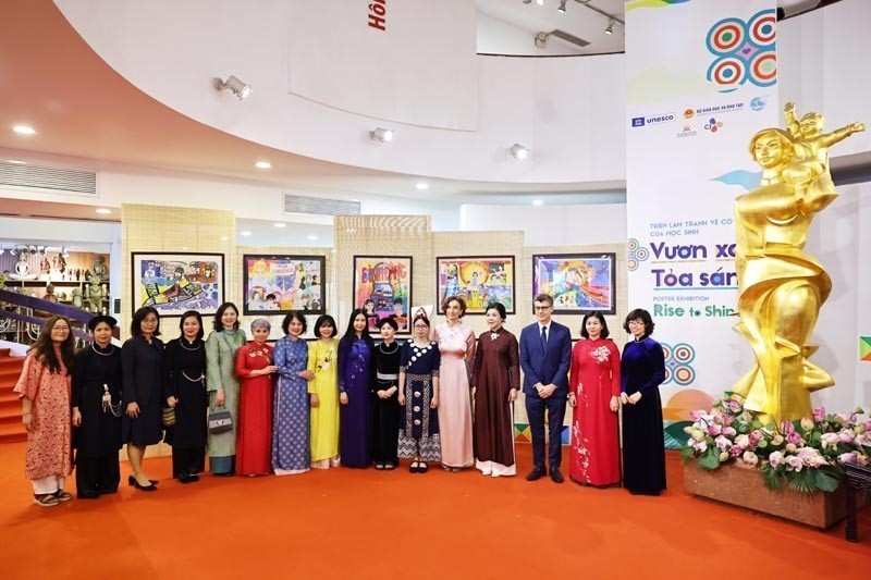 Phu nhân Tổng Bí thư Tô Lâm và Tổng Giám đốc UNESCO Audrey Azoulay dự Triển lãm &quot;Chúng tôi CÓ THỂ&quot; - Ảnh 6.