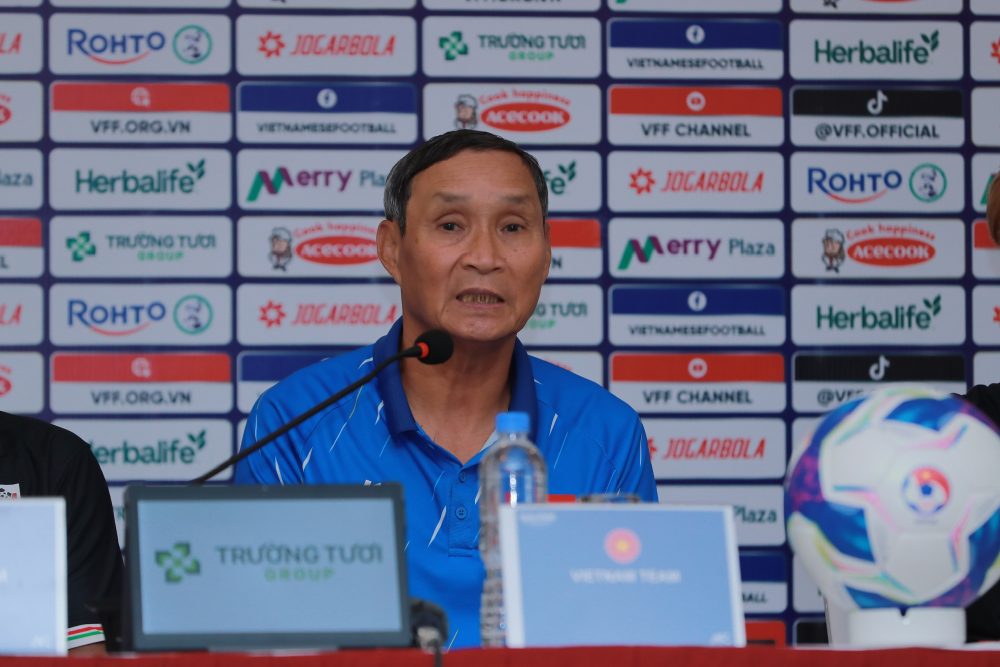 HLV Mai Đức Chung: 'Mục tiêu của tuyển nữ Việt Nam là giành vé dự VCK Asian Cup 2026' - Ảnh 1.