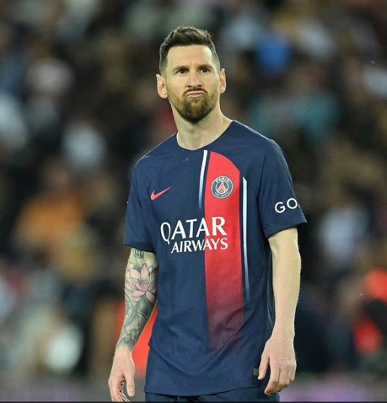 Messi đã luôn bất mãn khi chứng kiến PSG ưu ái Mbappe - Ảnh 1.