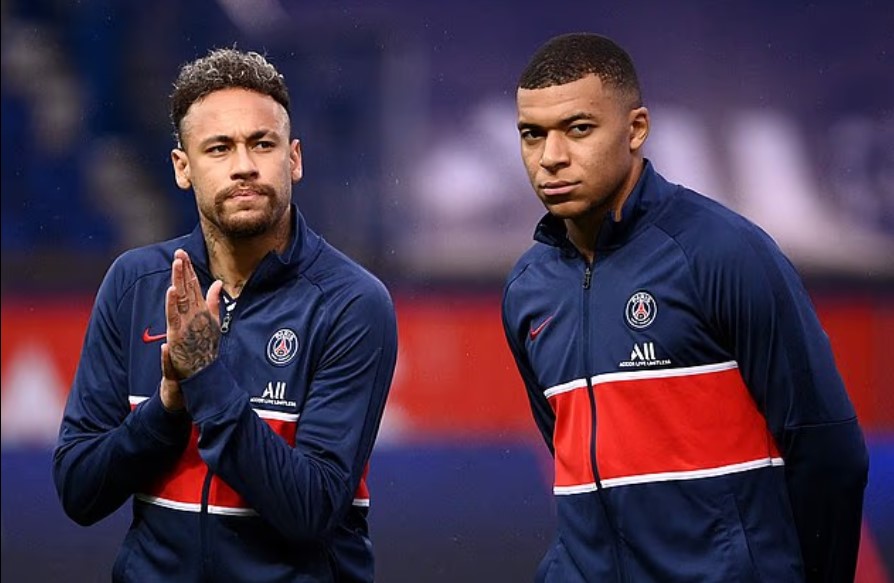 Messi đã luôn bất mãn khi chứng kiến PSG ưu ái Mbappe - Ảnh 2.
