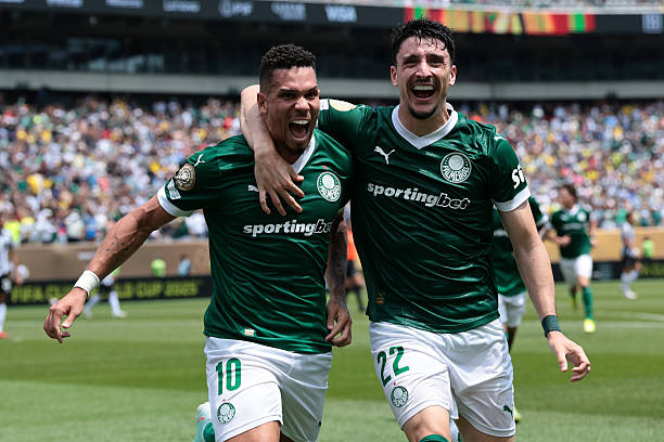 Palmeiras vào tứ kết FIFA Club World Cup