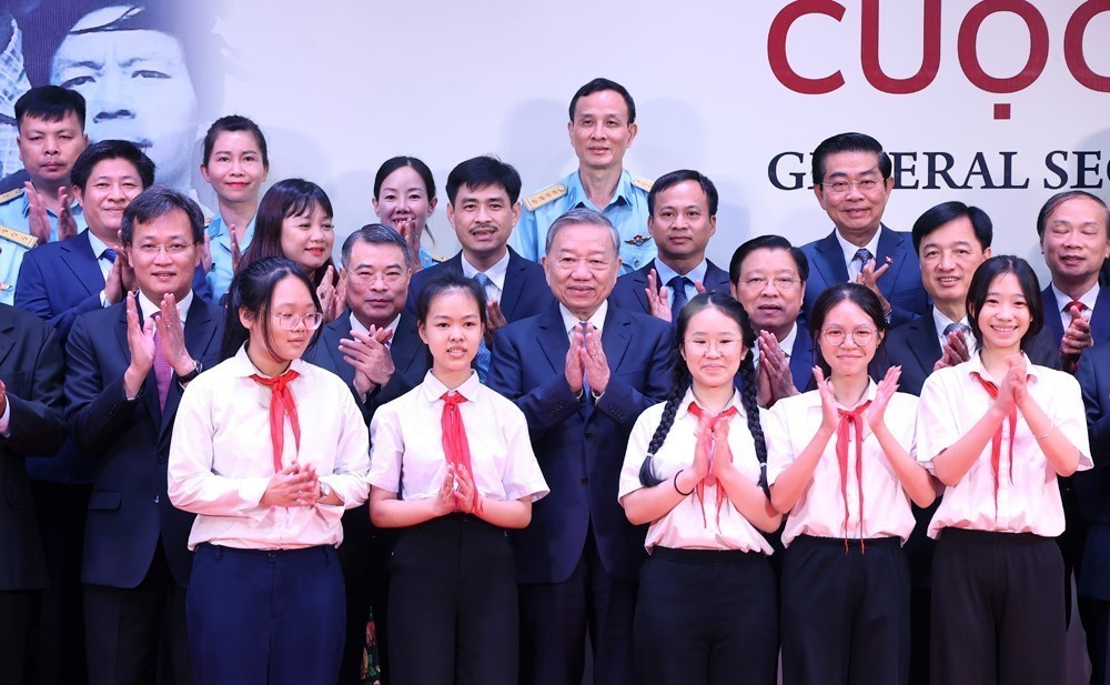 Tổng Bí thư Tô Lâm dự khai mạc Triển lãm “Tổng Bí thư Nguyễn Văn Linh - Cuộc đời và sự nghiệp” - Ảnh 11.