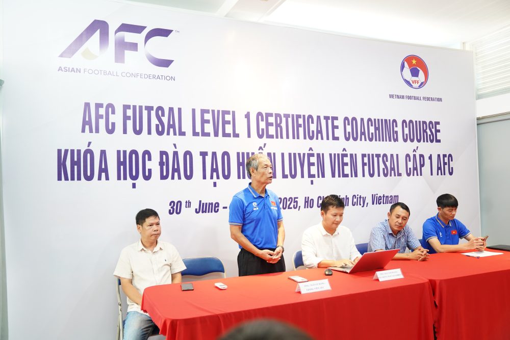 Tin nóng bóng đá Việt hôm nay 1/7: Tân binh U22 Việt Nam quyết ghi điểm với HLV Kim Sang Sik; V.League Awards 2025 trao giải các danh hiệu bóng đá Việt Nam - Ảnh 3.