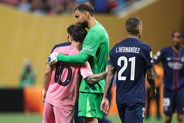 Đồng đội cũ an ủi Messi sau thảm bại ở FIFA Club World Cup 2025 - Ảnh 2.
