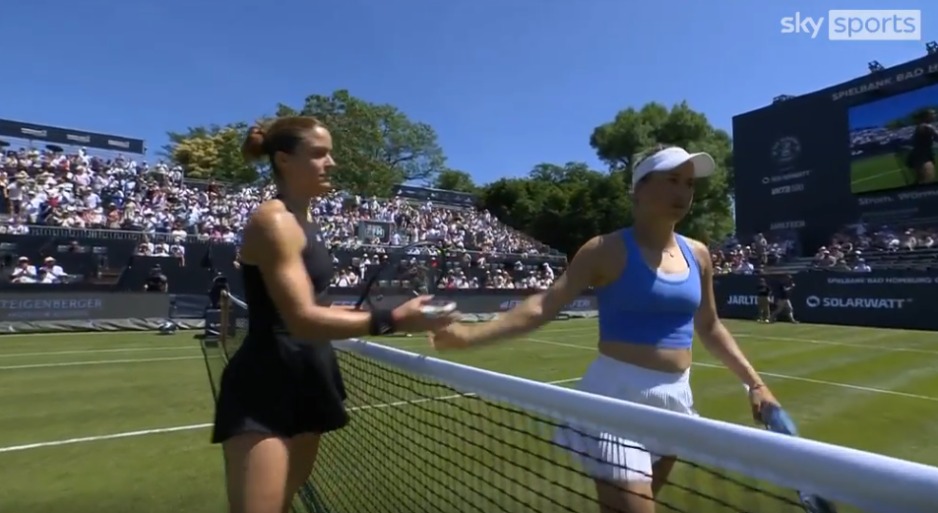 Tay vợt nữ khóc nức nở ngay trên sân vì thua với tỷ số khó tin ở Wimbledon 2025 - Ảnh 2.