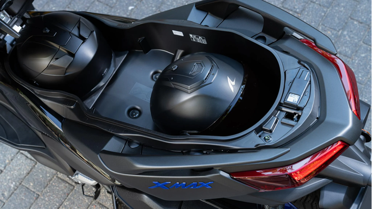 Yamaha XMAX 300 liệu có vừa đủ để đi làm, vừa ổn để đi phượt? - Ảnh 4.