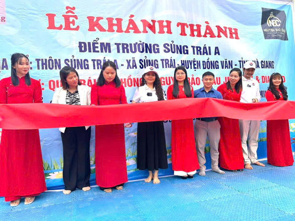 Diễn viên Luân Nguyễn và vợ làm từ thiện, hỗ trợ trẻ em khó khăn - Ảnh 2.