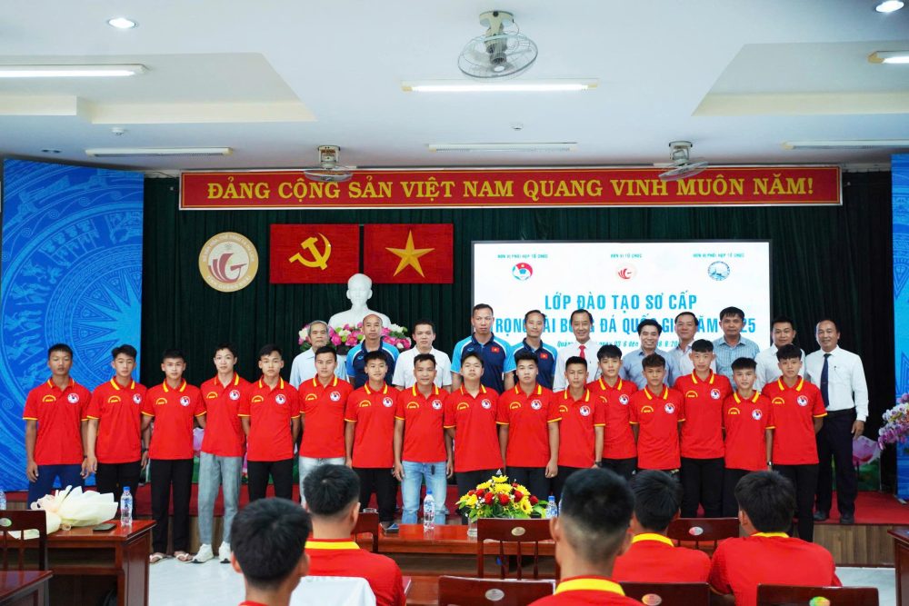 Tin nóng bóng đá Việt hôm nay 5/6: Đội tuyển Việt Nam tập buổi cuối tại VFF; HLV Polking cam kết tương lai với CAHN - Ảnh 2.