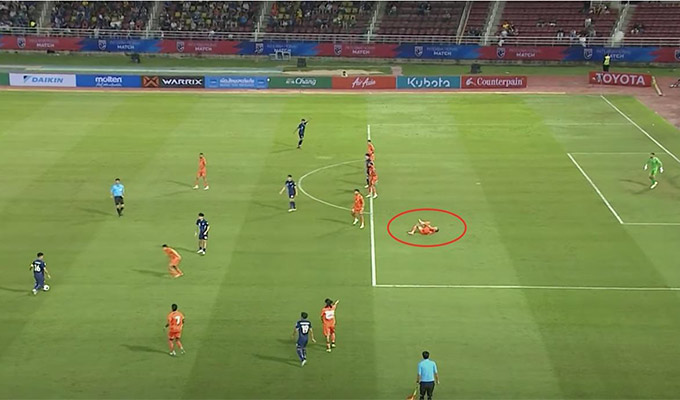 Tuyển Thái Lan gây tranh cãi lớn với pha ghi bàn ‘xấu xí’ trước thềm vòng loại Asian Cup - Ảnh 1.