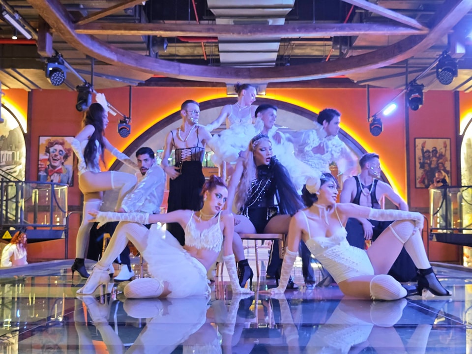 Đạo diễn vũ đạo của MV Bắc Bling dàn dựng show diễn &quot;siêu hot&quot; tại Ba Na Hills - Ảnh 3.