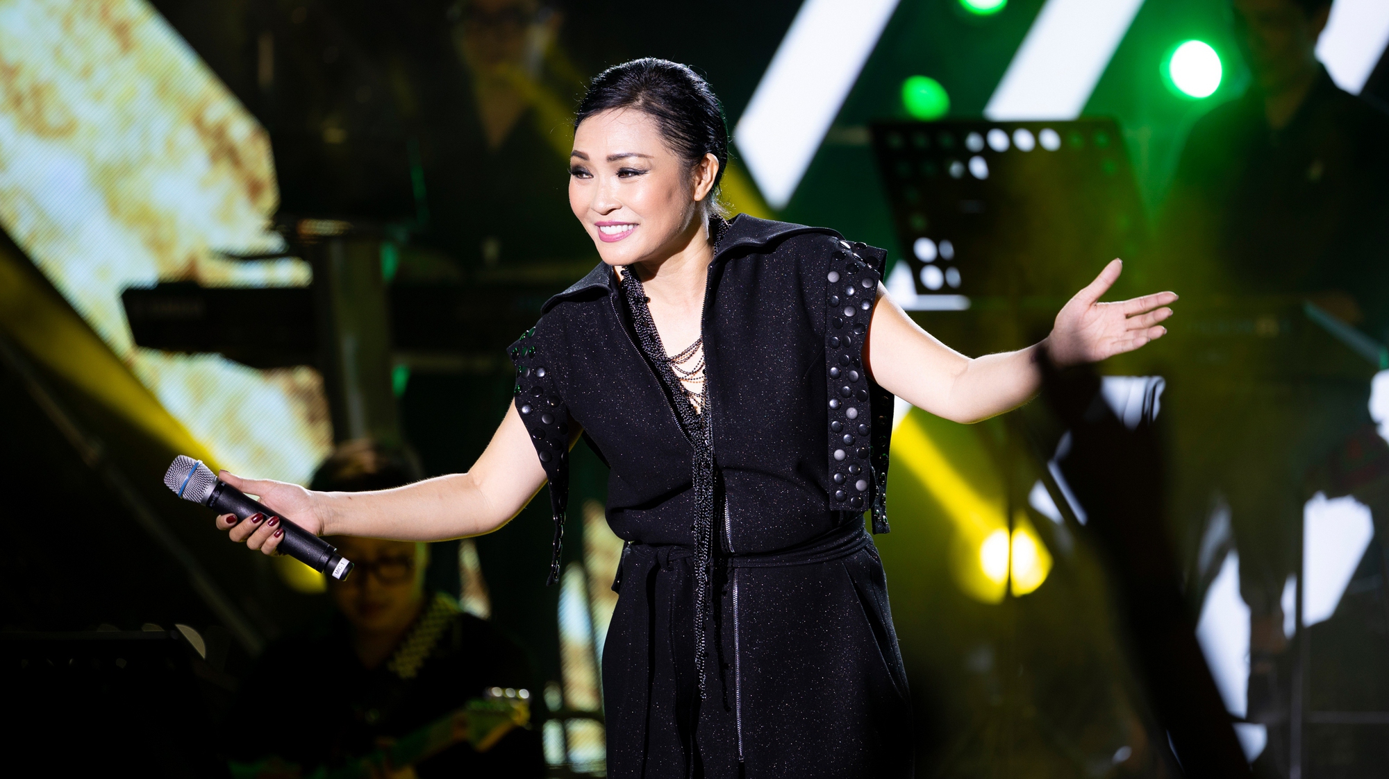 Phương Thanh mang "Phương trời thanh xuân" tặng khán giả ở Hạ Long