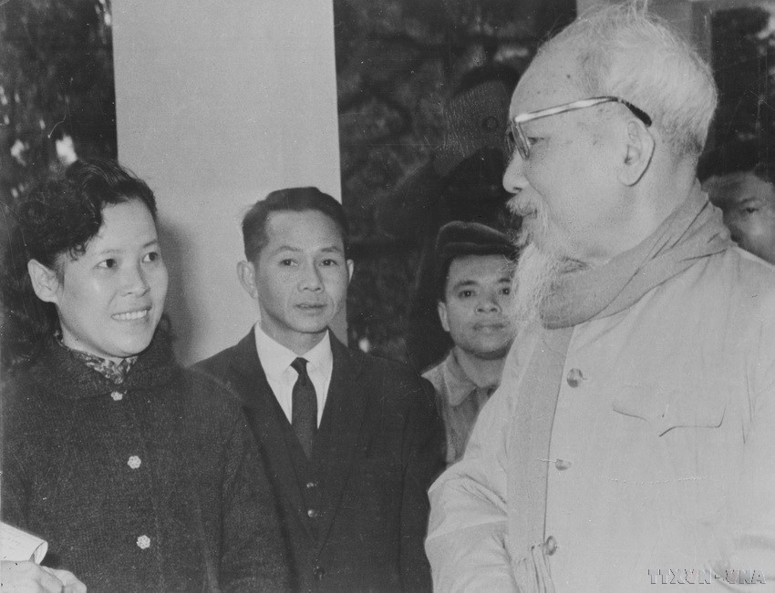 100 năm Báo chí cách mạng Việt Nam: Chân dung nhà báo - "chiến sĩ" trên "mặt trận" thông tin các thời kỳ - Ảnh 2. 100 năm Báo chí cách mạng Việt Nam: Chân dung nhà báo - "chiến sĩ" trên "mặt trận" thông tin các thời kỳ - Ảnh 2.
