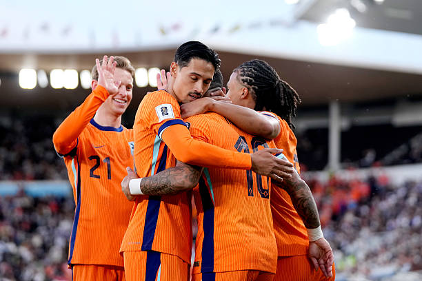 Hà Lan mở màn suôn sẻ ở vòng loại World Cup