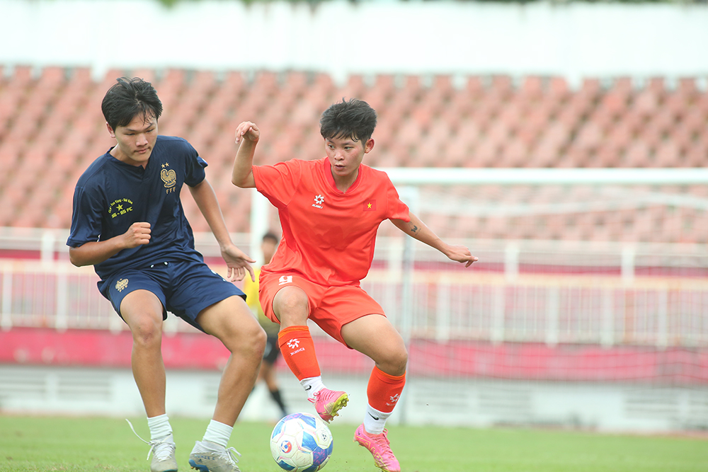 Khai mạc Giải vô địch U19 nữ Đông Nam Á 2025: Xuất hiện Huỳnh Như, Kim Thanh mới của bóng đá nữ Việt Nam - Ảnh 1.