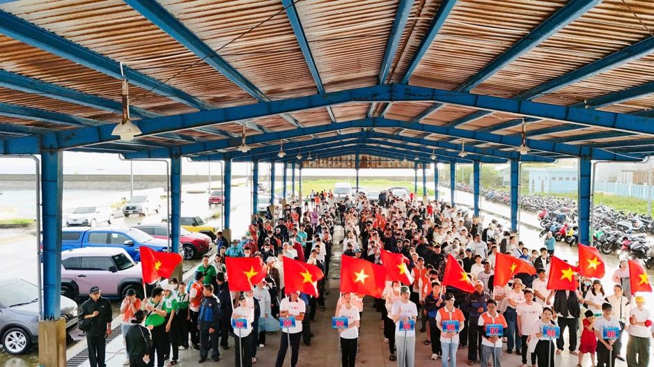 Gần 10.000 người vingroup và tình nguyện viên ra quân làm sạch bờ biển tại 28 tỉnh, thành phố - Ảnh 12.