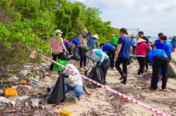 Gần 10.000 người vingroup và tình nguyện viên ra quân làm sạch bờ biển tại 28 tỉnh, thành phố - Ảnh 9.