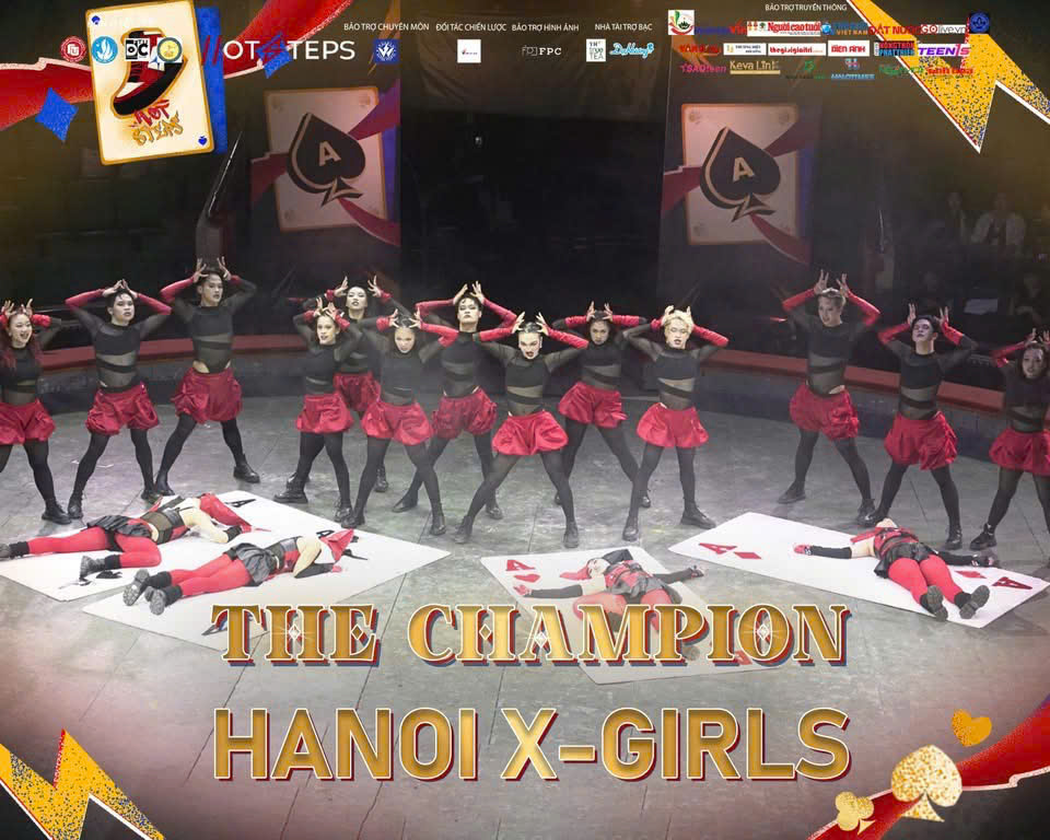 HANOIXGIRLS NEXT GEN đăng quang ngôi vị quán quân HOTSTEPS 2025: Bùng nổ đêm &quot;Sảnh Rồng&quot;, cháy hết mình với vũ đạo đỏ rực đam mê - Ảnh 1.