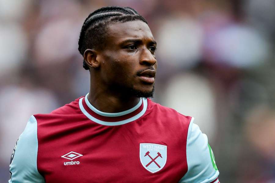 Tin chuyển nhượng hôm nay 1/7: Messi tìm CLB mới; MU nhắm mua tiền đạo của Aston Villa - Ảnh 3.