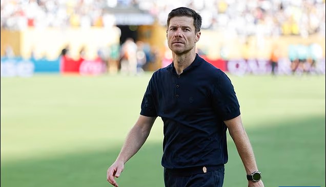 Xabi Alonso sẽ 'nói chuyện' với Mbappe và Vinicius sau thảm bại của Real Madrid trước PSG - Ảnh 2.