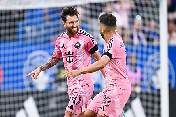 Messi lập cú đúp, Inter Miami đánh bại New England Revolution 2-1 ở MLS