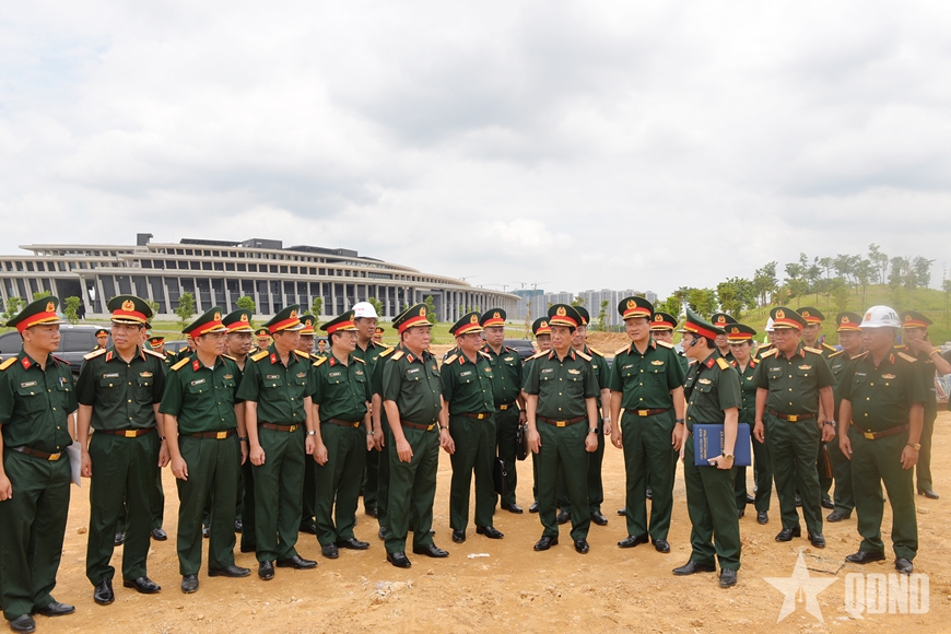 Đại tướng Phan Văn Giang kiểm tra tiến độ xây dựng công trình tưởng niệm chiến sĩ quốc tế tại Bảo tàng Lịch sử Quân sự Việt Nam - Ảnh 1.