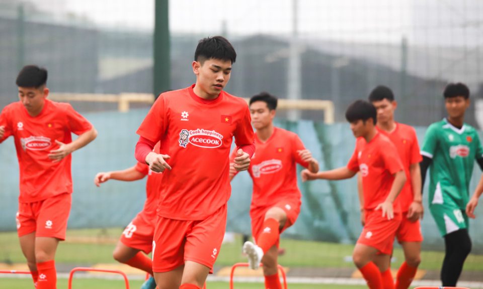 HLV Kim Sang Sik: ‘Tôi không muốn tạo áp lực lớn lên cầu thủ’ - Ảnh 1.