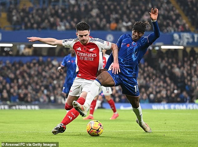 Huyền thoại MU bức xúc khi fan Arsenal có hành động khó chấp nhận với tân binh từ Chelsea - Ảnh 2. Huyền thoại MU bức xúc khi fan Arsenal có hành động khó chấp nhận với tân binh từ Chelsea - Ảnh 2.