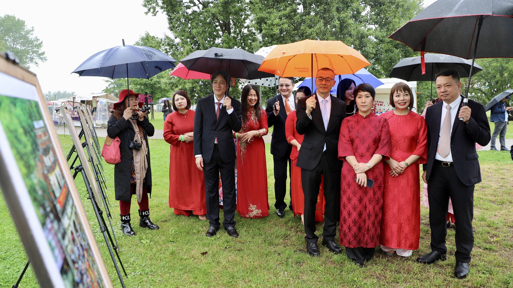 Triển lãm ảnh Việt Nam tô thêm sắc màu cho Vườn Thế giới Berlin