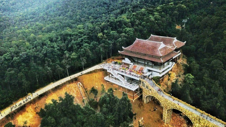 UNESCO công nhận Quần thể di tích và danh thắng Yên Tử - Vĩnh Nghiêm, Côn Sơn, Kiếp Bạc là Di sản Văn hóa Thế giới - Ảnh 5. UNESCO công nhận Quần thể di tích và danh thắng Yên Tử - Vĩnh Nghiêm, Côn Sơn, Kiếp Bạc là Di sản Văn hóa Thế giới - Ảnh 5.