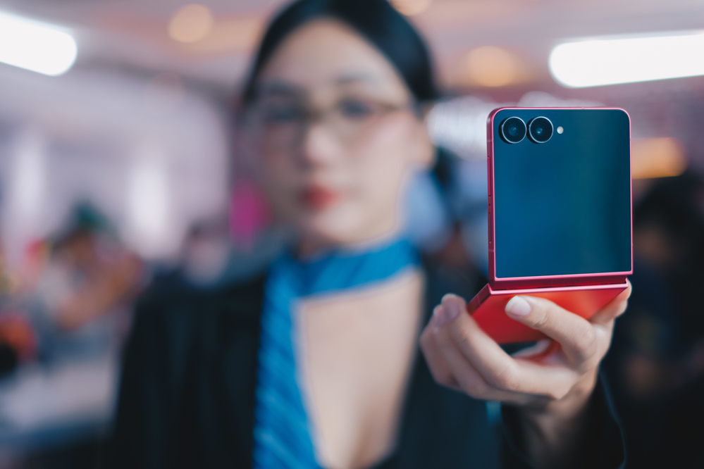 Galaxy Z Flip7: Biểu tượng thời trang nay gói trọn cả sức mạnh AI trong lòng bàn tay - Ảnh 1.