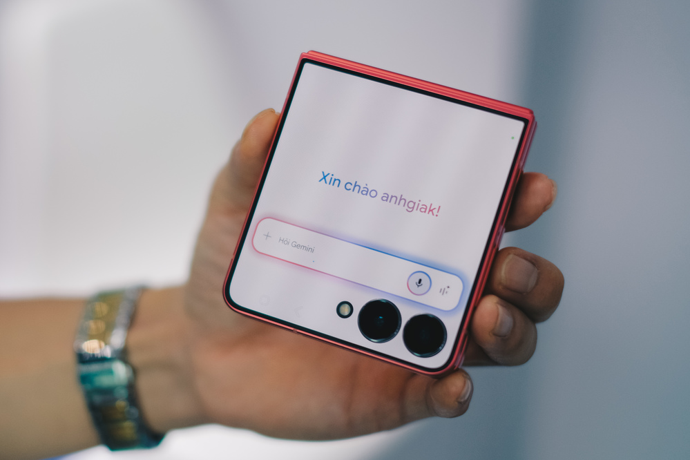 Galaxy Z Flip7: Biểu tượng thời trang nay gói trọn cả sức mạnh AI trong lòng bàn tay - Ảnh 5.