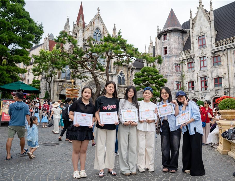 Gần 10 ngàn lượt học sinh giỏi đến Ba Na Hills vui chơi miễn phí - Ảnh 2. Gần 10 ngàn lượt học sinh giỏi đến Ba Na Hills vui chơi miễn phí - Ảnh 2.