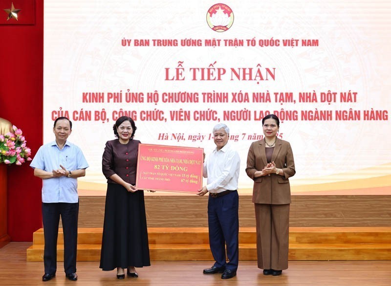 Tiếp nhận 82 tỷ đồng của ngành Ngân hàng ủng hộ xóa nhà tạm, nhà dột nát - Ảnh 3.