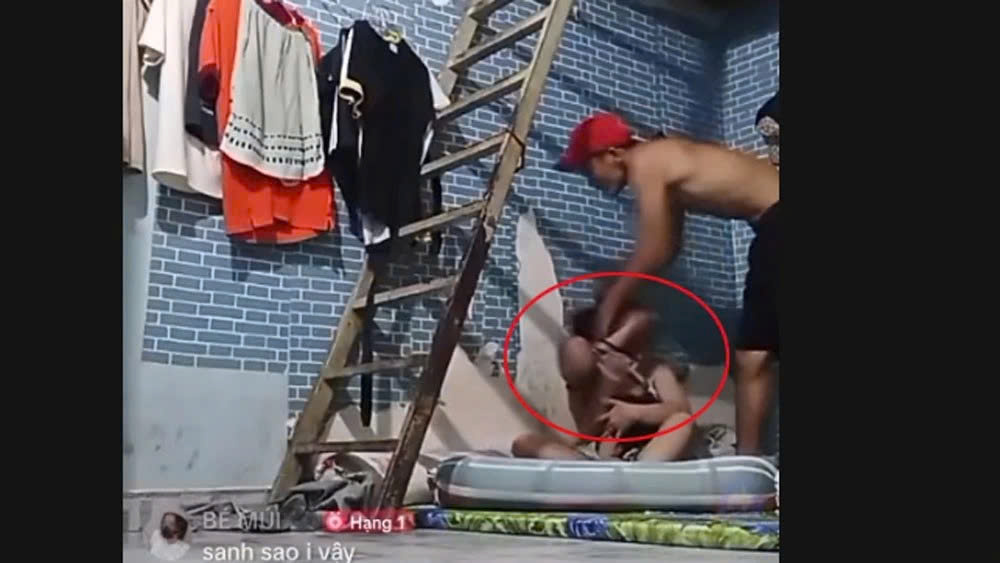 Tạm giữ hình sự đối tượng livestream cảnh hành hung bạn gái trên mạng xã hội - Ảnh 1. Tạm giữ hình sự đối tượng livestream cảnh hành hung bạn gái trên mạng xã hội - Ảnh 1.